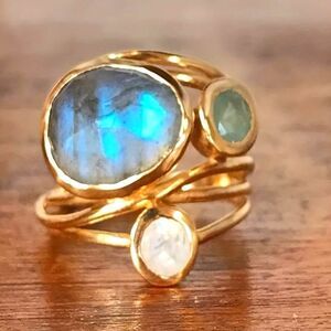 Fantasy Ring Gold Tone Glass Appliqués Blue White Iridescent